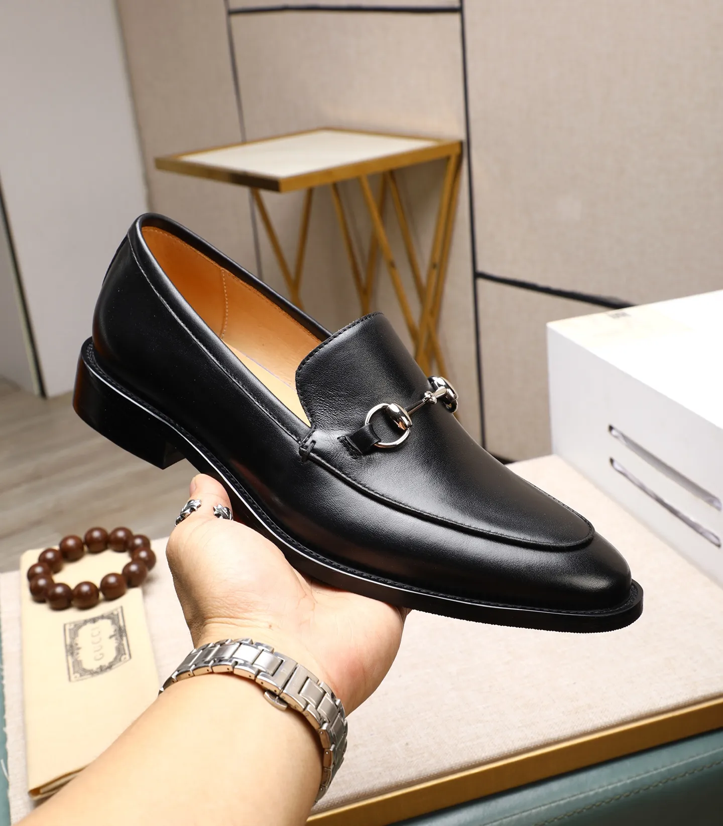Men's shoes 💰520 (all cowhide) GUCCI high-end formal leather shoes. Original imported first-layer calfskin from Italy. Water-dyed cowhide lining. Original hardware. I believe you will be impressed from the first time you see it. The avant-garde style can no longer fully interpret its elegance. AAA grade rubber outsole. Super comfortable. The original last from the counter ensures its original version and quality. The simple upper ensures its comfort and breathability. A pair of truly good shoes has its own unique soul, prestigious quality, regular size 38-44